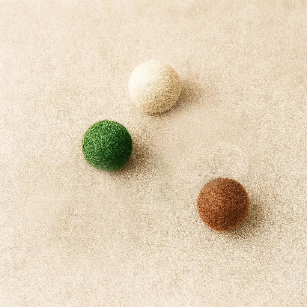 packshot jouet trois balles laine naturelle pour chat