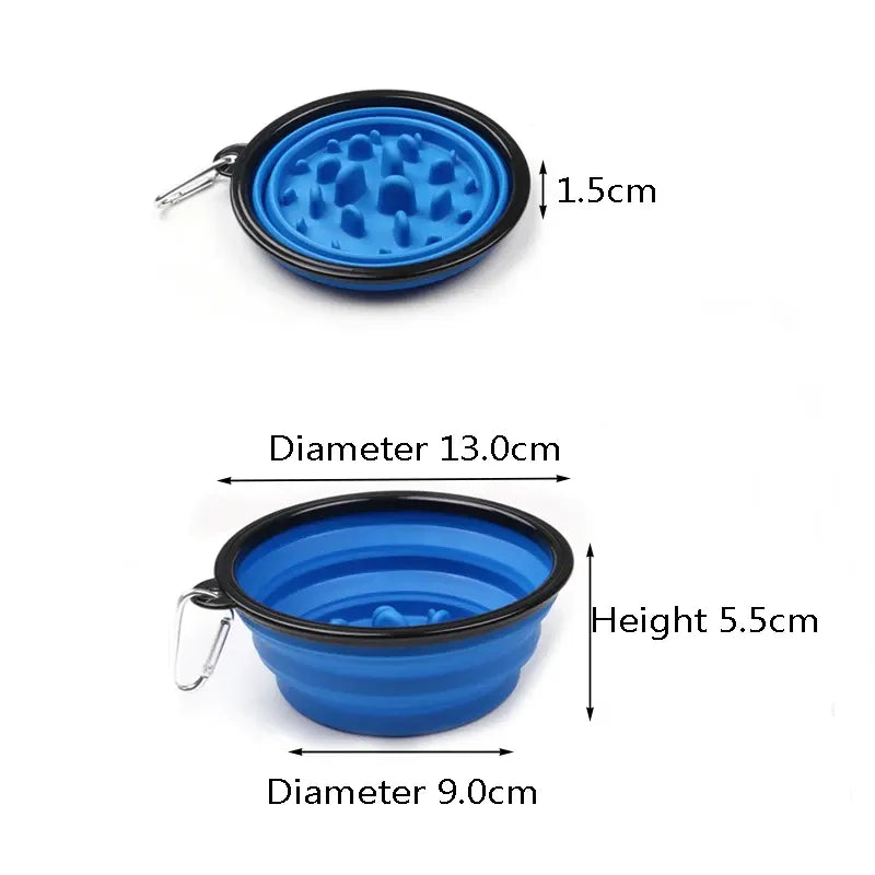 Bol pliable en silicone bleu pour animaux de compagnie avec dimensions, montrant une hauteur de 5,5 cm et un diamètre de 13 cm lorsqu'il est ouvert, et une hauteur de 1,5 cm lorsqu'il est replié.