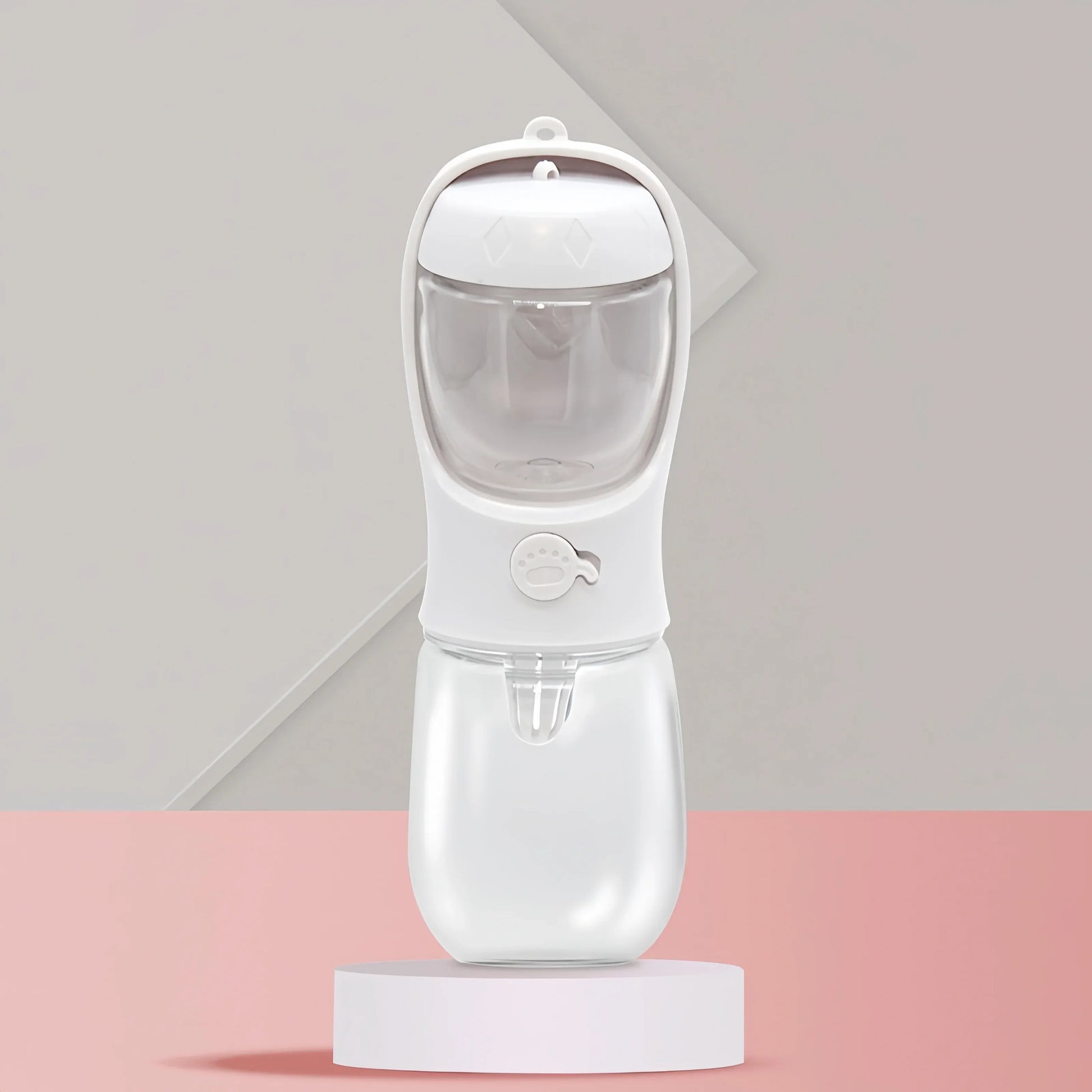 Bouteille d'eau portable de couleur blanche pour animaux de compagnie, équipée d'un récipient transparent et d'un distributeur d'eau avec bouton, parfaite pour les promenades et les voyages.