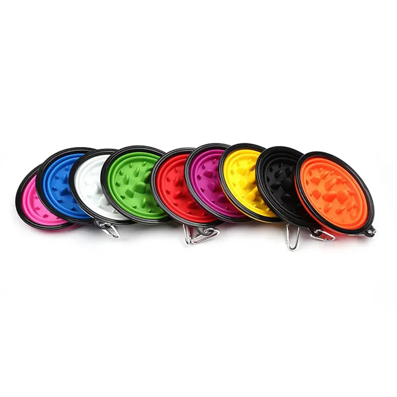 Collection de bols pliables en silicone pour animaux de compagnie, disponibles en plusieurs couleurs vives,