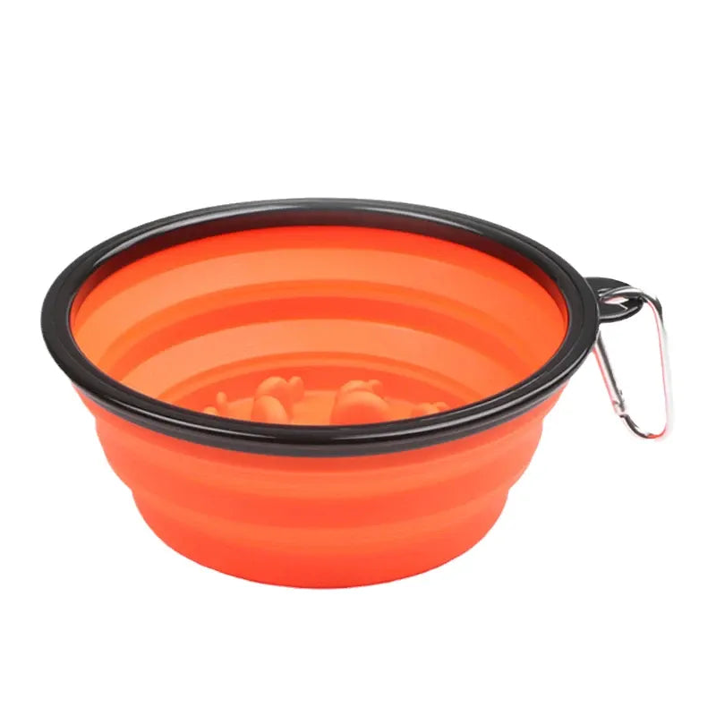 Gamelle pliante en silicone de couleur orange, avec un mousqueton pour un transport facile, conçue pour les déplacements et les voyages.