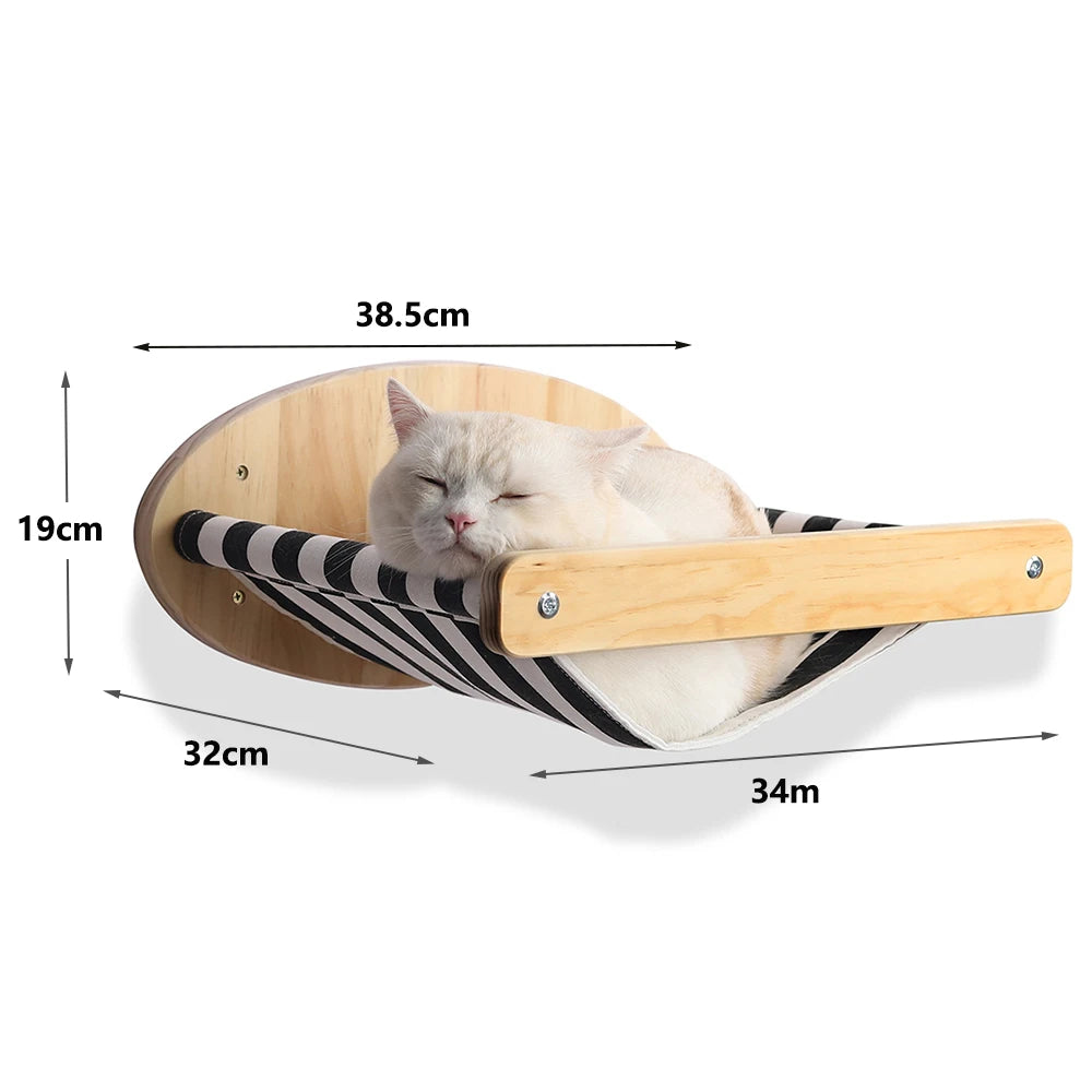 Hamac mural pour chat en bois solide mesurant 38.5 cm de large et 19 cm de hauteur, avec un chat blanc endormi dedans.